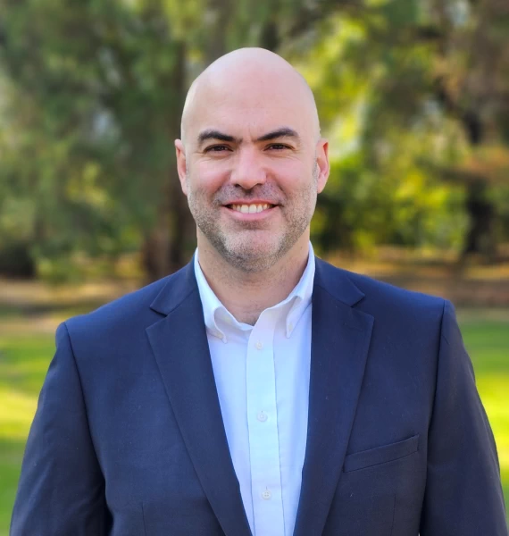 Diego De La Sotta – Fractional Sales Leader for SaaS, AI & Industrial Tech